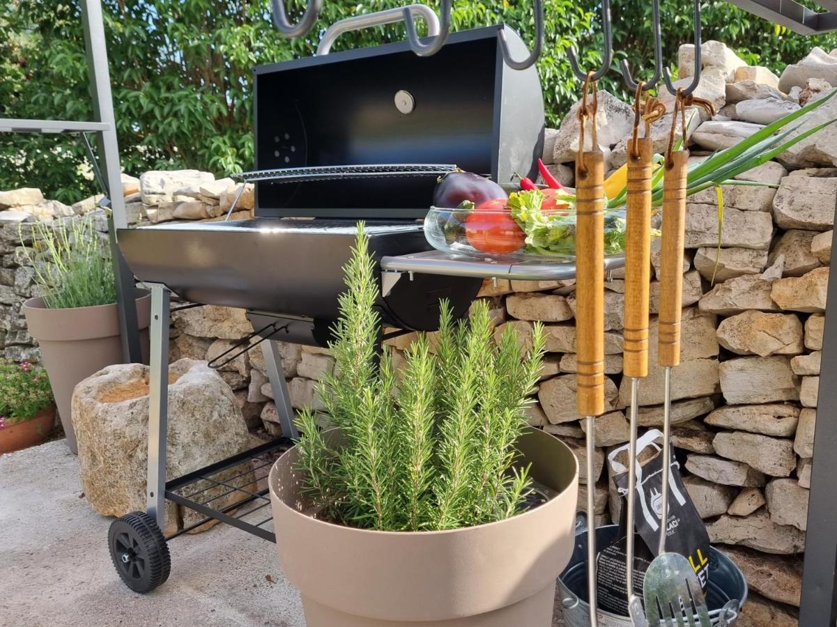 Villa Stonehouse Ana With Jacuzzi Rovinj-Krmed Esterno foto