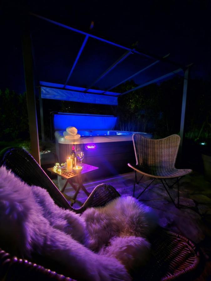 Villa Stonehouse Ana With Jacuzzi Rovinj-Krmed Esterno foto