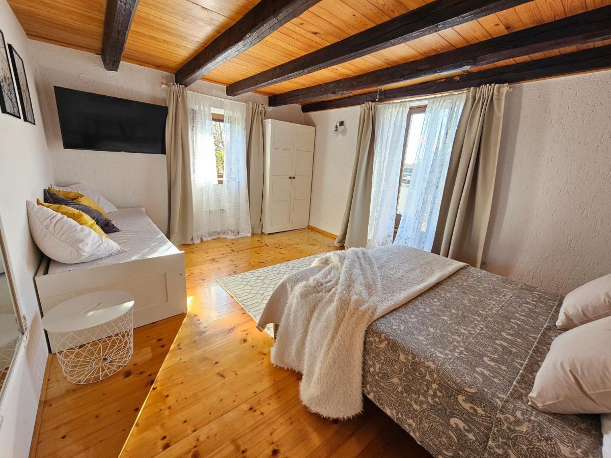 Villa Stonehouse Ana With Jacuzzi Rovinj-Krmed Esterno foto