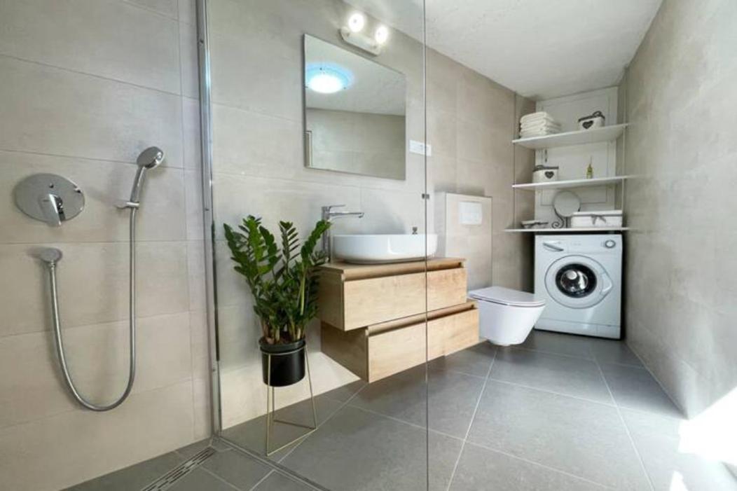 Villa Stonehouse Ana With Jacuzzi Rovinj-Krmed Esterno foto