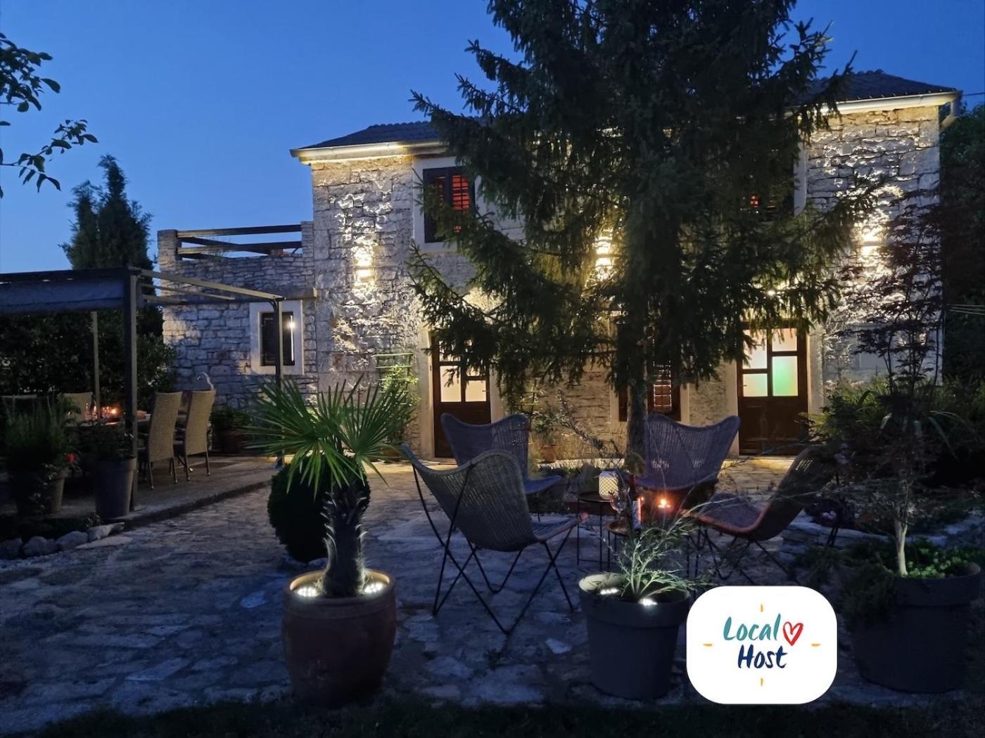 Villa Stonehouse Ana With Jacuzzi Rovinj-Krmed Esterno foto